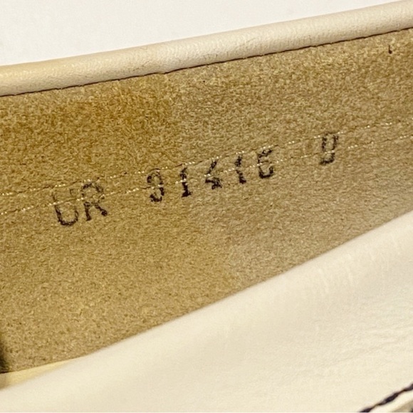 SALVATORE FERRAGAMO Leather Driving Loafers Off White - Picture 15 of 15